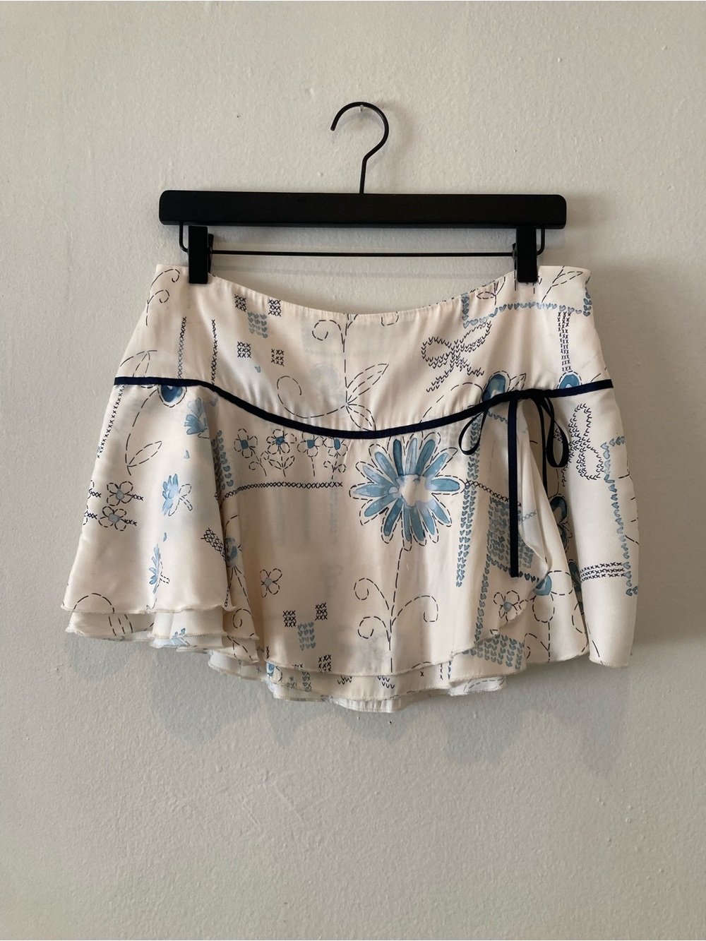 Kimchi Blue off white mini skirt